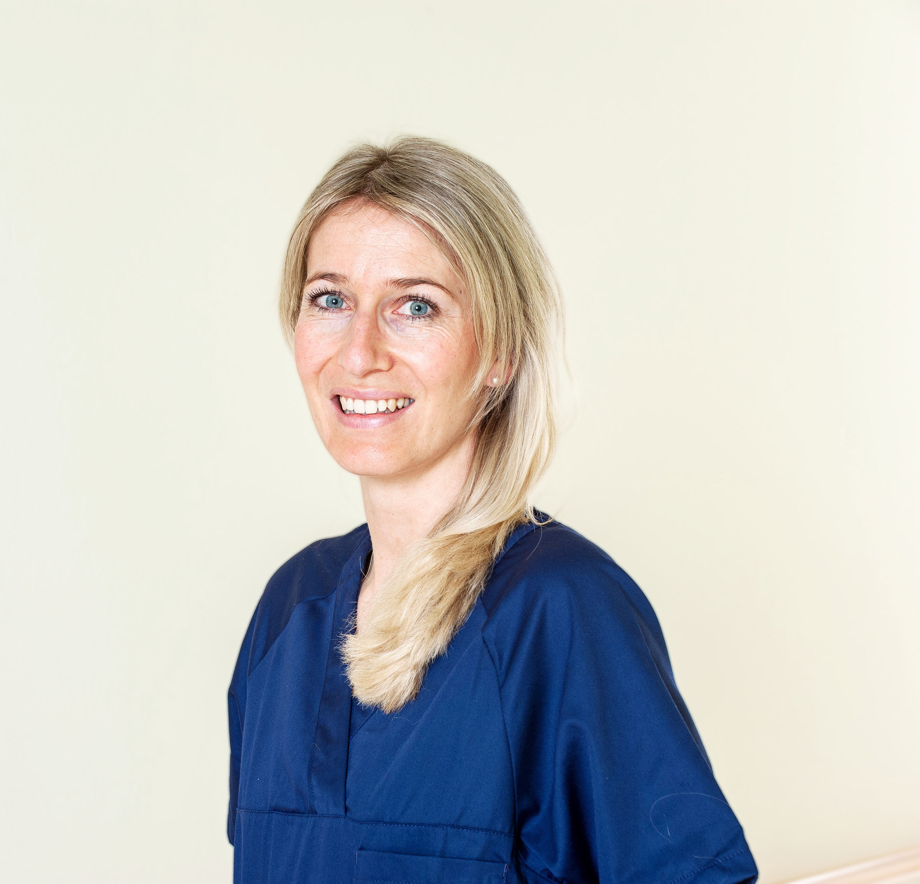 Dr B. Berndl